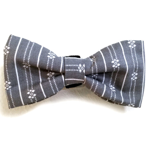 607 Barley's Gray with White Print Dog Bow Tie